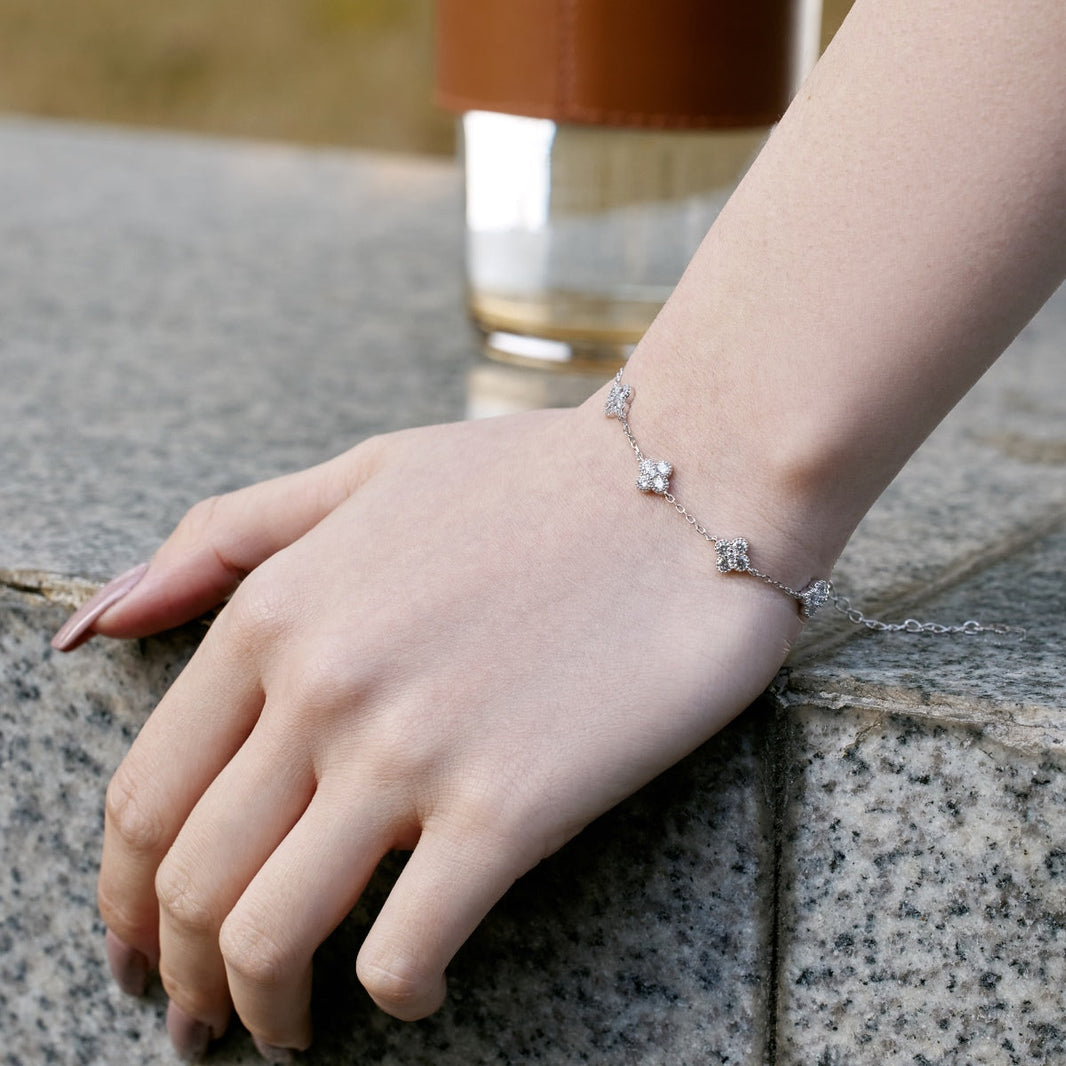[Amore Jewels]Four-Leaf Clover Hollow Butterfly Bracelet