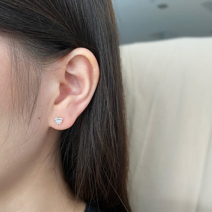 [Amore Jewels]Sparkling Heart Shaped Simple Earrings