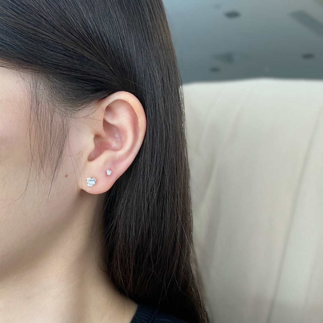[Amore Jewels]Sparkling Heart Shaped Simple Earrings