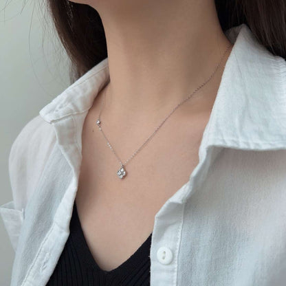 [Amore Jewels]Delicate Flower Shape Necklace