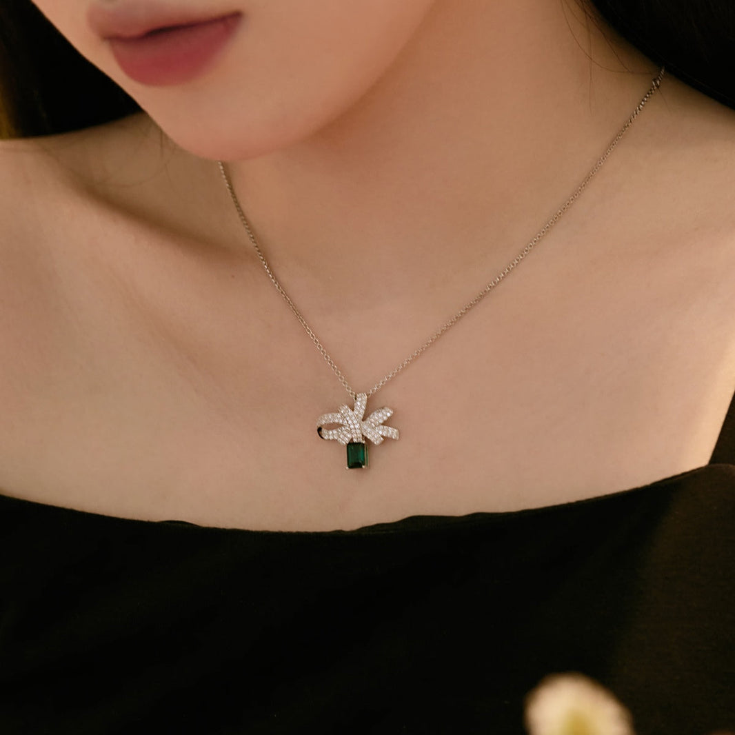 [Amore Jewels]Luxurious Flower Shape Emerald Cut Necklace