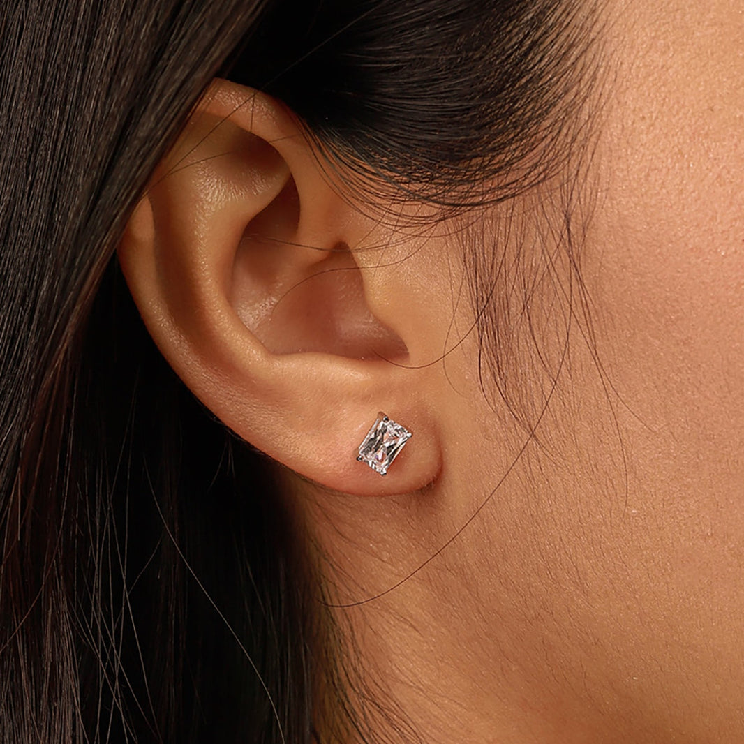 [Amore Jewels]Stylish Shiny Rectangular Center Stone Stud Earrings