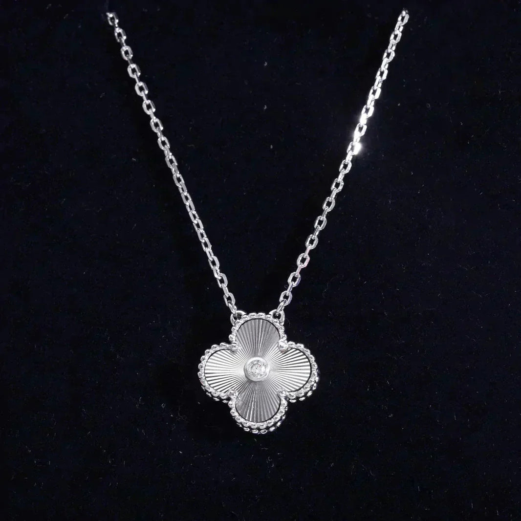 [Amore Jewels]CLOVER  15MM DIAMOND LASER NECKLACE SILVER