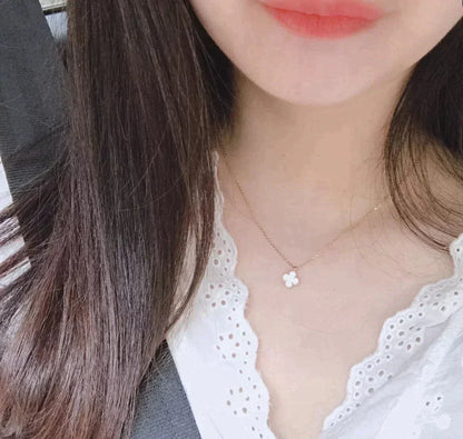 [Amore Jewels]CLOVER MINI 9.5MM WHITE MOTHER-OF-PEARL NECKLACE