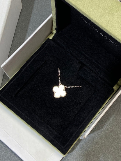 [Amore Jewels]CLOVER MEDIUM SILVER WHITE MOP NECKLACE