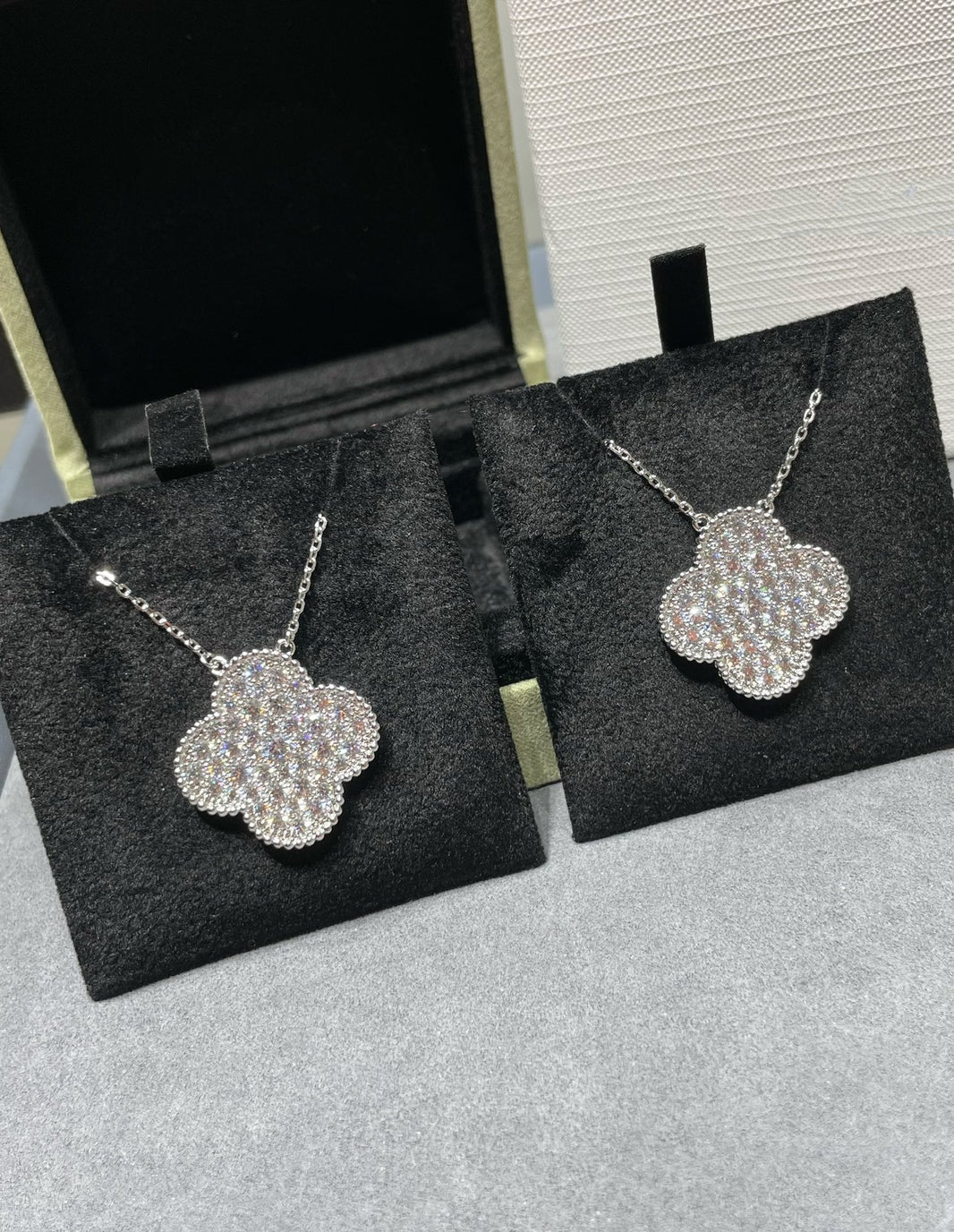 [Amore Jewels]CLOVER 25MM LARGE PENDANT DIAMOND PAVED SILVER NECKLACE
