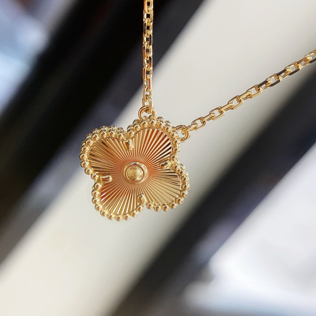 [Amore Jewels]CLOVER 15MM LASER NECKLACE
